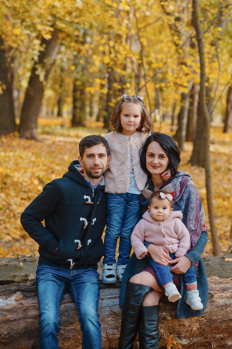 Костя і Таня з дітьми