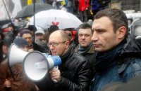 Яценюк потребует от Пшонки отреагировать на факт избиения студентов после евромайдана