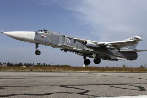Міноборони РФ спростовує знищення семи літаків, але визнає обстріл авіабази в Сирії