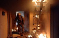 У Гатному на Київщині окупанти обстріляли житловий будинок, загинула людина