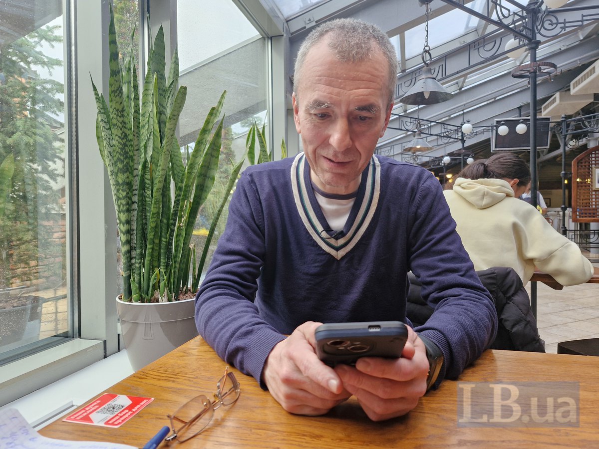 Сергій Ахметов під час інтерв'ю