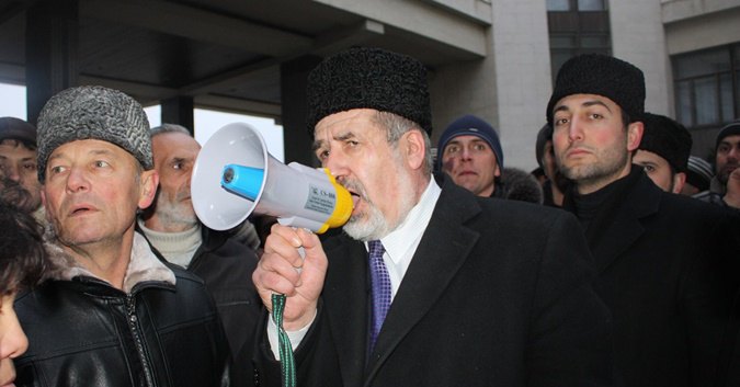  Crimean Tatars rally outside the so-called ‘Supreme Court of the Republic of Crimea’