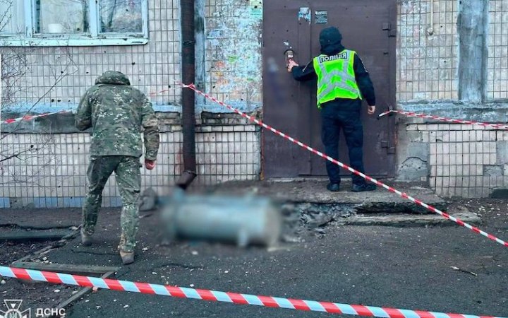 Debris of Russian missiles cause damage, injure residents in Kyiv 