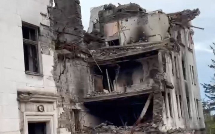 Andriushchenko: Occupiers finish dismantling debris of Mariupol drama theatre
