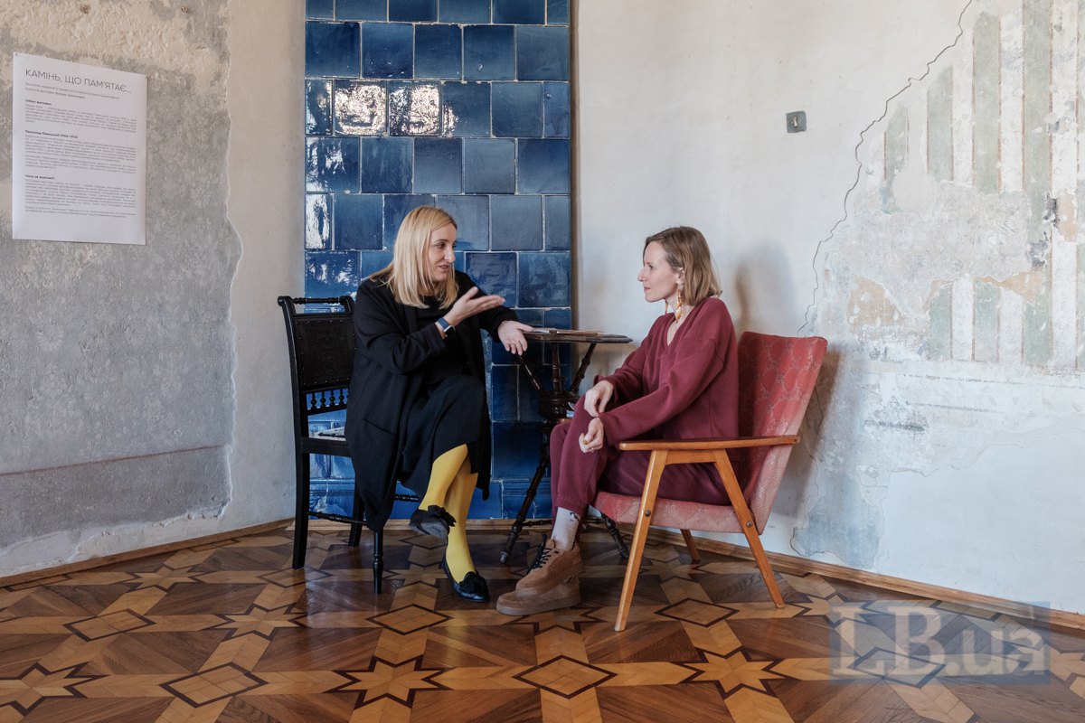 Yuliya Khomchyn and Kateryna Hladka