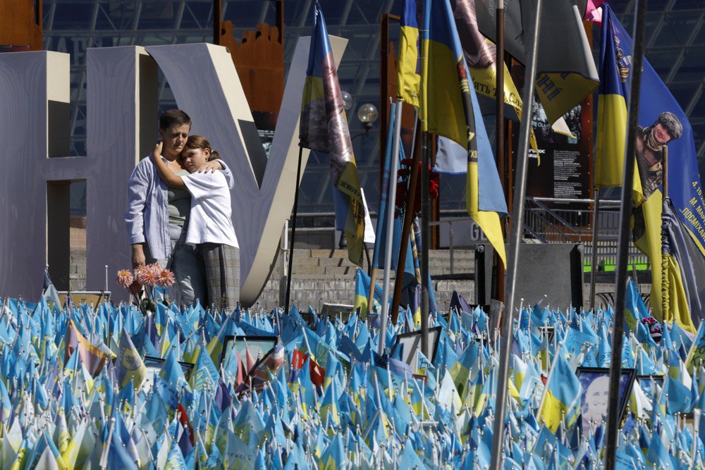 The family is near the <i>National Memory</i> memorial, which appeared in the summer of 2022, when people in Kyiv on Independence Square began to leave flags with the names of those who died due to Russian aggression.