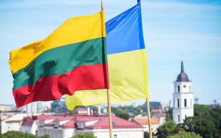 Ukraine signs security agreements with Estonia, Lithuania