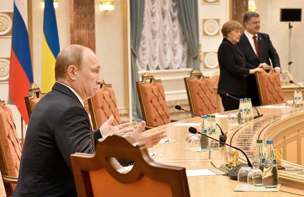 Russian President Vladimir Putin, German Chancellor Angela Merkel and Ukrainian President Petro Poroshenko during talks
in Minsk
