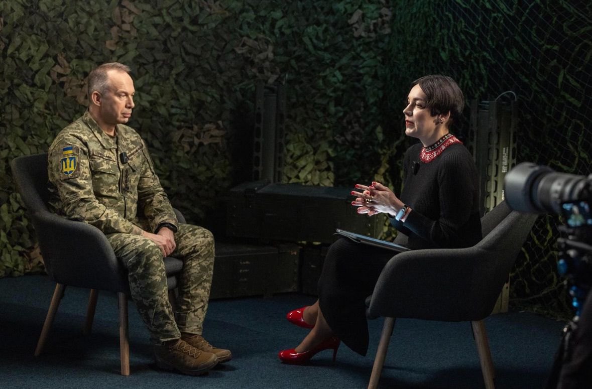 Commander-in-Chief of the Armed Forces of Ukraine Oleksandr Syrskyy and editor-in-chief of LB.ua Sonya Koshkina