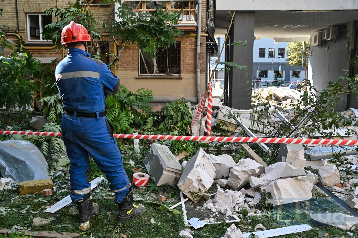 The aftermath of the Russian strike in the Shevchenkivskyy district.