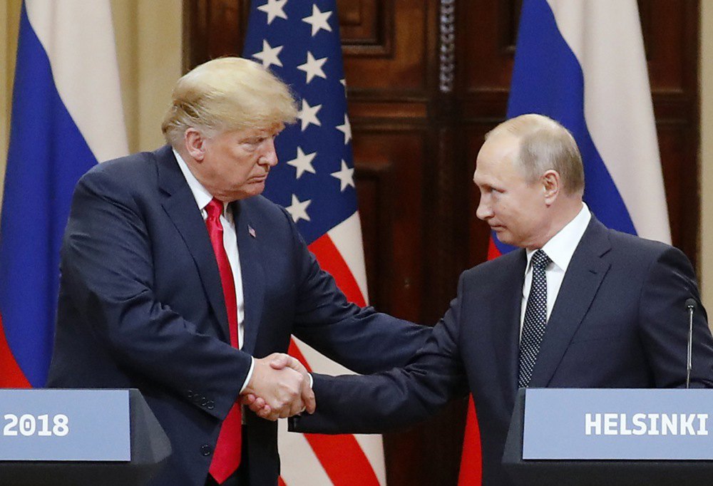 US President Donald J. Trump shakes hands with Russian President Vladimir Putin during a joint press conference after talks in Helsinki, 16 July, 2018.