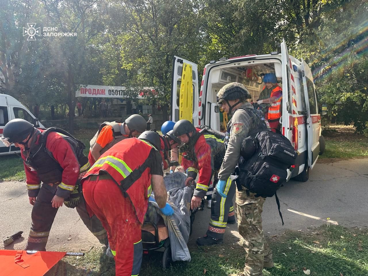 Evacuation of the wounded after the attack on Zaporizhzhya