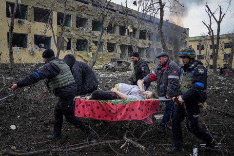 Pregnant woman injured in bombing of maternity hospital died in Mariupol