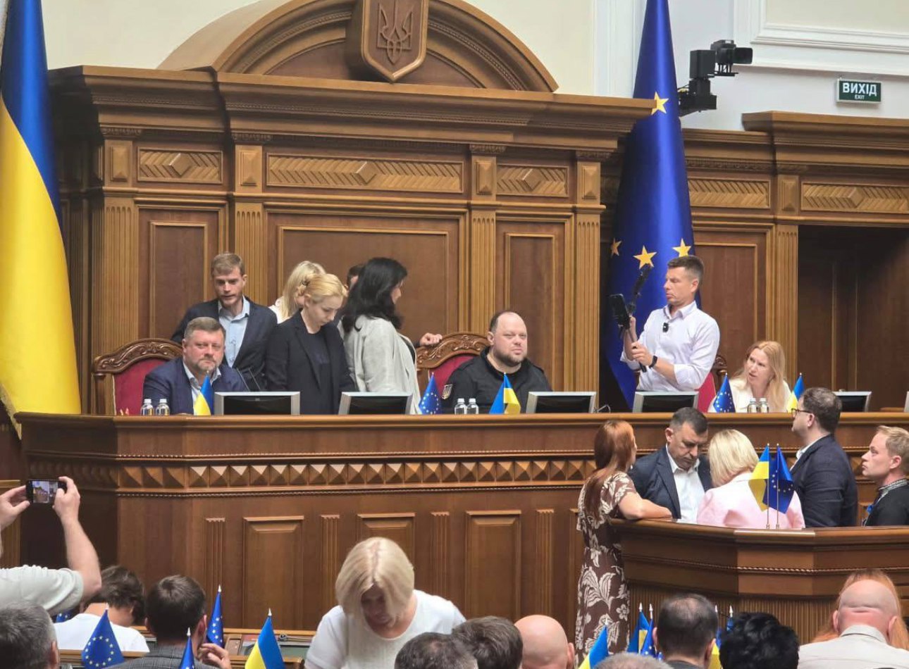 Opposition representatives attempted to block the Verkhovna Rada presidium
