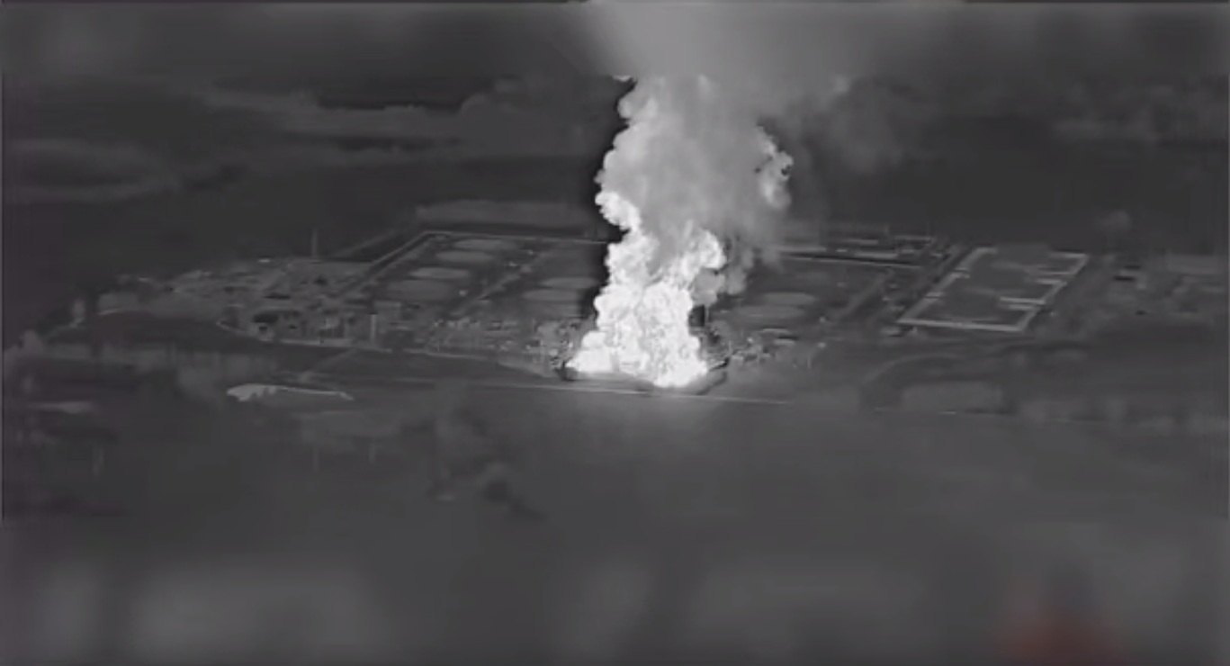 The fire at the Unecha oil pumping station of the Druzhba oil pipeline after the strike of the Armed Forces of Ukraine, filmed by a Ukrainian drone camera on 21.08.2025.