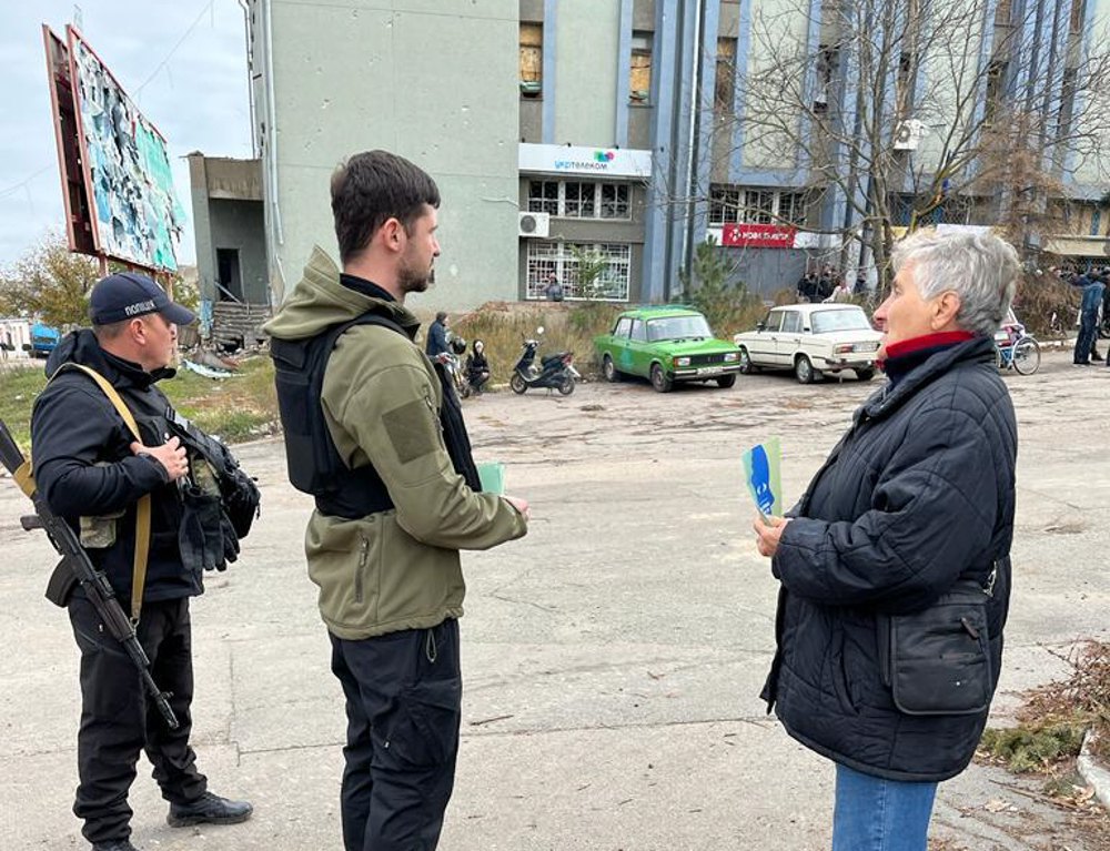 Mobile groups of prosecutors, the National Police and psychologists while working on the de-occupied territory to record crimes of sexual violence related to the conflict.