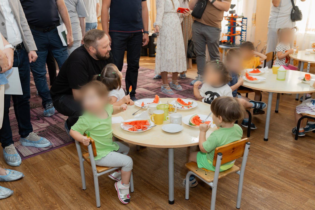 The head of the Poltava RMA during a visit to a specialised children's home in Kremenchuk.