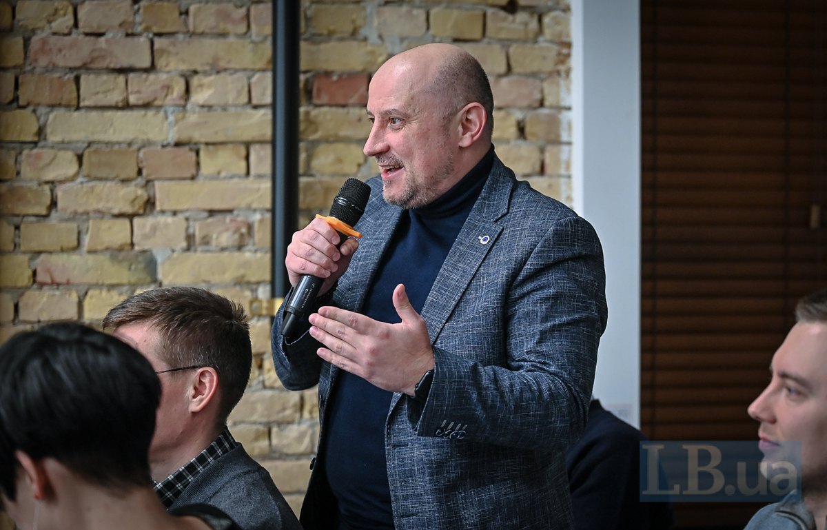  Executive Director of the Association of Ukrainian Cities Oleksandr Slobozhan