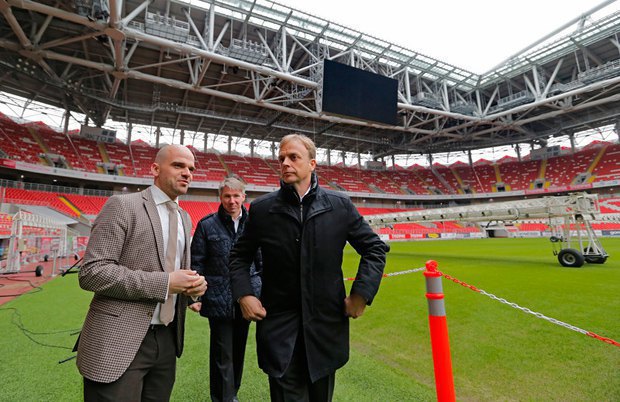 Russian Olympic Committee president Aleksey Sorokin and FIFA expert Colin Smith (right) touring the Spartak arena ahead
of the 2018 FIFA World Cup to be hosted by Moscow, 2 March 2017