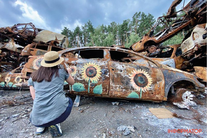 Track Thunder, Olena Yanko. Flowers for Hope project, 2022.