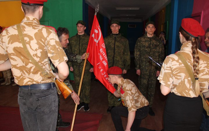 Russia militarizes Ukrainian children in occupied areas of Donetsk, Luhansk regions - ombudsman