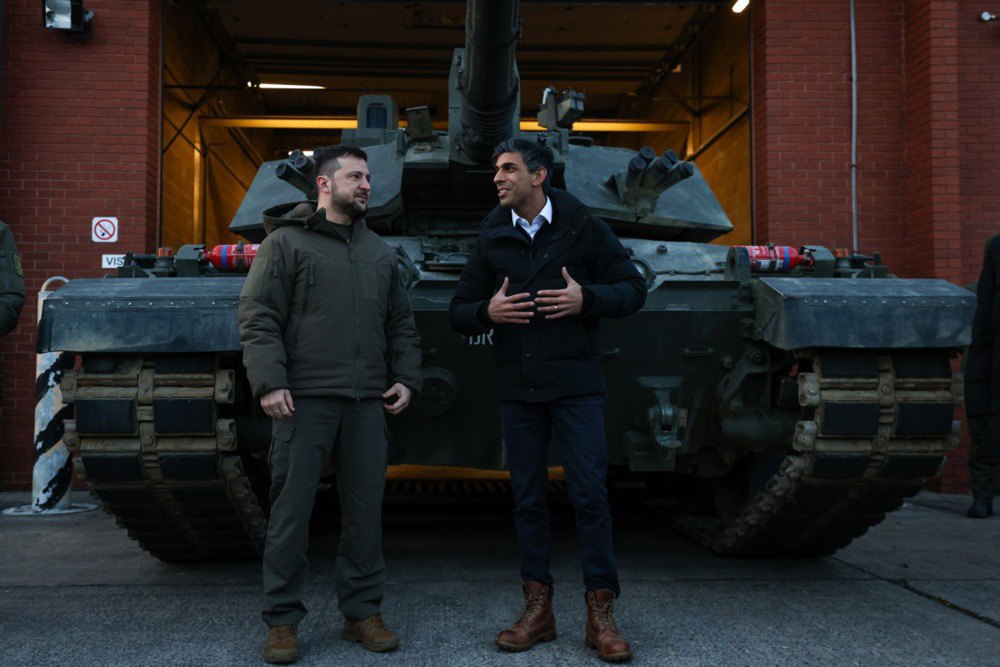 President of Ukraine Volodymyr Zelenskyy and British Prime Minister Rishi Sunak during a visit to the British military base Lulworth Camp, where Ukrainian Armed Forces personnel are learning to use the Challenger 2 tank, 8 February 2023.