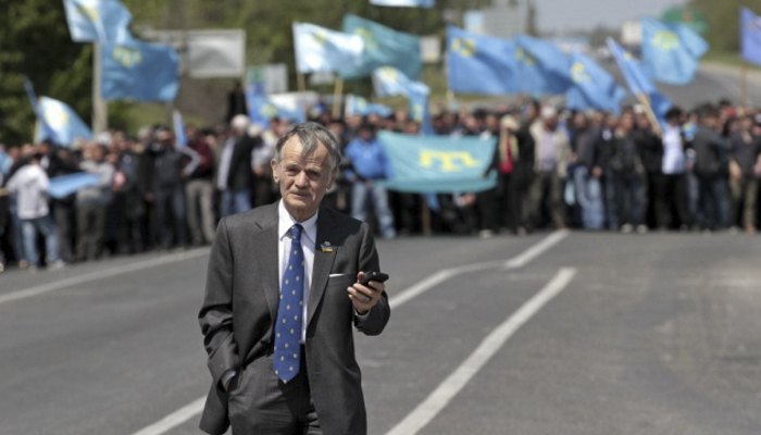 Mustafa Dzhemilyev near Armyansk, when he was denied entry to Crimea on 3 May, 2014.