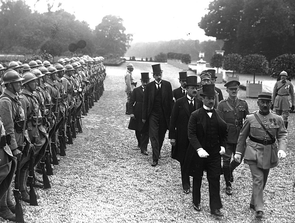 During the signing of the Treaty of Trianon on 4 June, 1920, Versailles, the arrival of two signatories: Agost Benard and Alfred Drachet-Lazar.