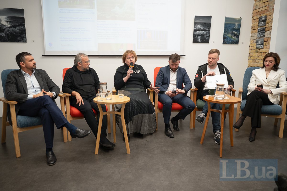 Ihor Liski, Kyrylo Hovorun, Ella Libanova, Denys Ulyutin, Arsen Makarchuk and Maryana Betsa during the discussion