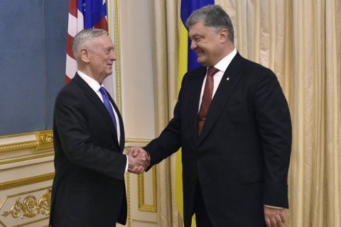 Poroshenko, Mattis discuss defensive weapons for Ukraine