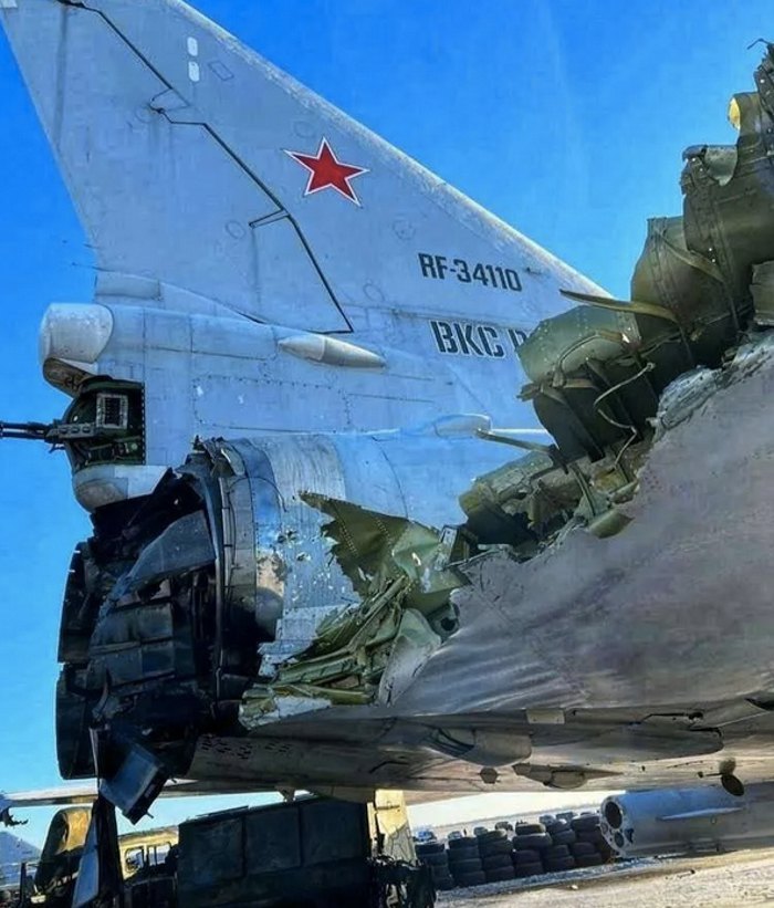 Damaged plane after the explosion at the Dyagilevo airfield near Ryazan, December 2022.
