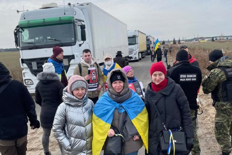Activists block trucks heading to Russia and Belarus at Polish-Belarusian border