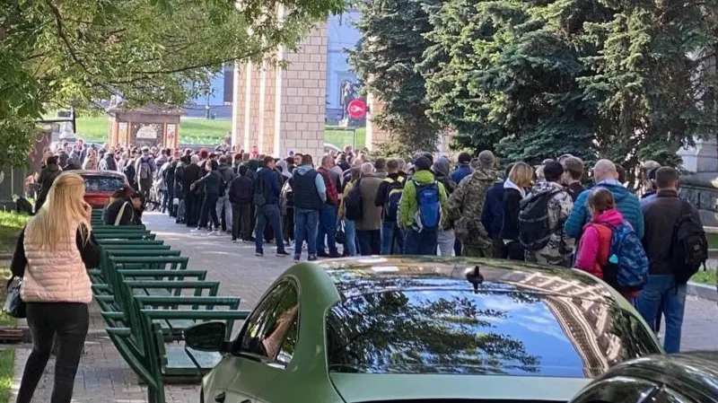 Queue for stamps Russian warship, go...!