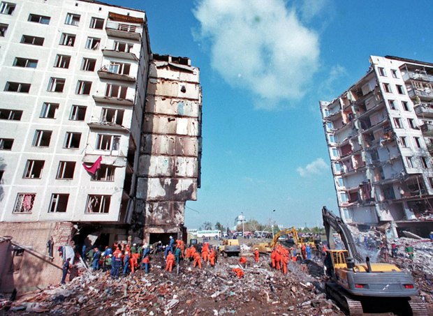 A blown-up residential building in 19, Guryanov St, Moscow, 10 September 1999