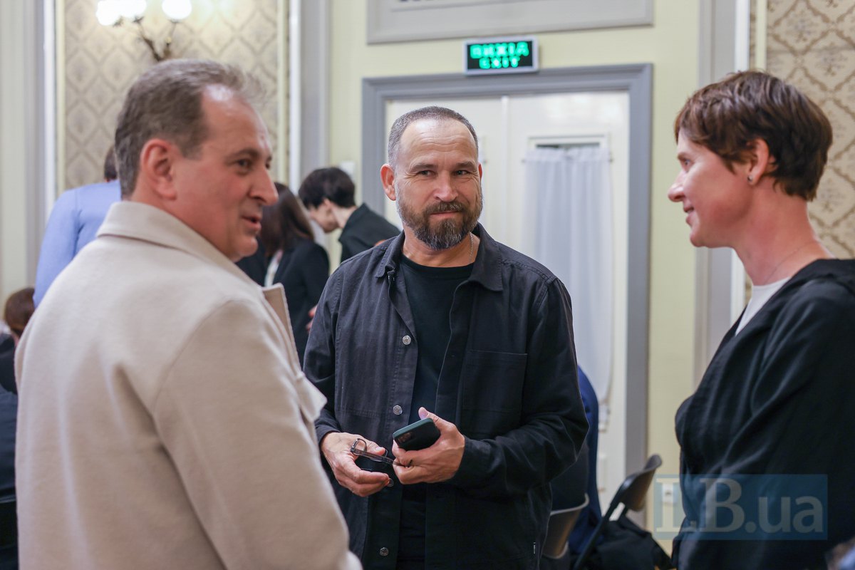 From left to right: Artistic Director of the Kyiv National Academic Operetta Theatre Bohdan Strutynskyy, Artistic Director of the Ivano-Frankivsk Regional Academic Music and Drama Theatre Rostyslav Derzhypilskyy, and LB.ua culture editor Kseniya Bilash