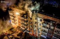 Russians hit high-rise building in Ternopil with drone, killing one, injuring three