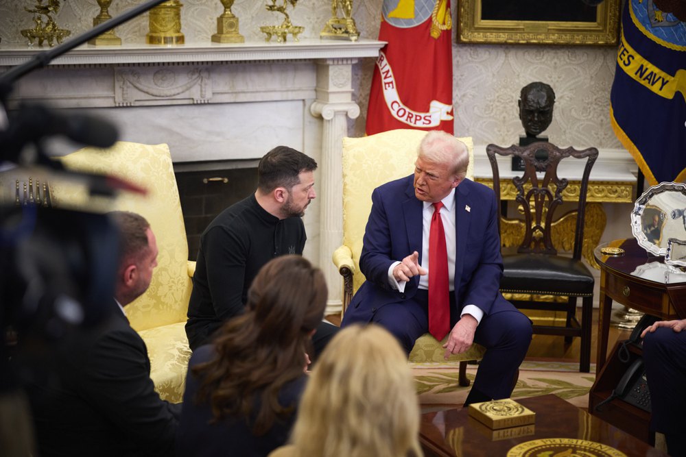 Volodymyr Zelenskyy and Donald Trump during the meeting