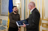 Zelenskyy hands EU representative completed questionnaire as part of Ukraine's bid for candidate status