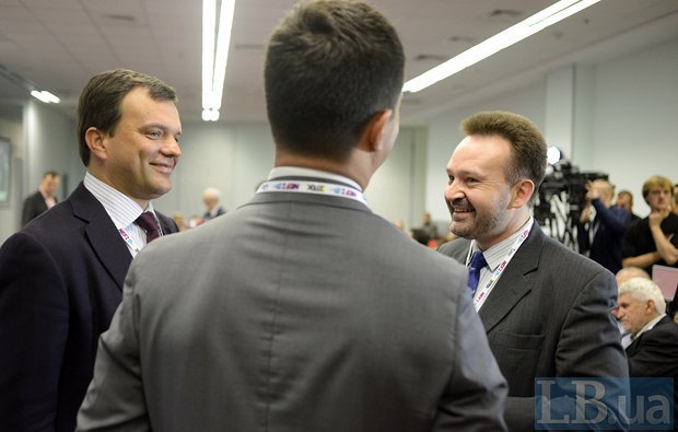 The leader of the Self-Reliance faction in the Kharkiv city council, Taras Sytenko (left0, and the head of the
communications department of the Ukrainian Foreign Ministry's Diplomatic Academy, Yaroslav Poznyak