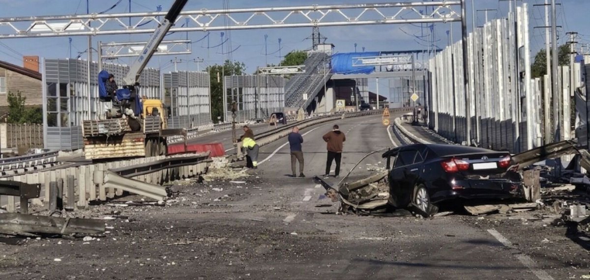  A bridge in the occupied town of Novoazovsk hit by the Ukrainian Armed Forces