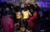 Over 900 people killed by powerful earthquake in Turkey, Syria