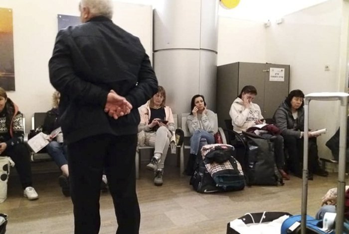 Ukrainian tourists at Ben Gurion Airport