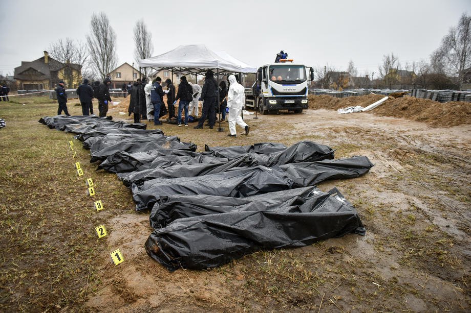Ukrainian and international forensic scientists during the exhumation of the bodies of tortured Ukrainians from a mass grave in Bucha, 8 April.
