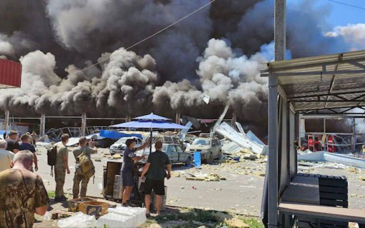 Russia strikes supermarket, post office in Kostyantynivka: 11 dead, 44 injured (updated)