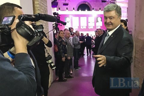 Poroshenko hopes for "exponential" growth of support before runoff