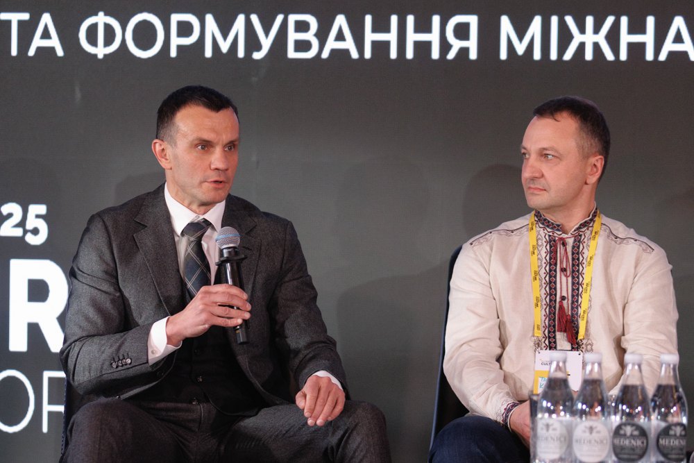  Serhiy Ustenko (left)