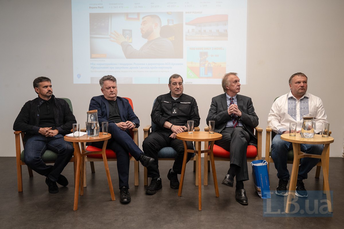 From left to right: Ihor Liski, Serhiy Kyslytsya, Vadym Skibitskyy, Volodymyr Ohryzko, Vadym Denysenko