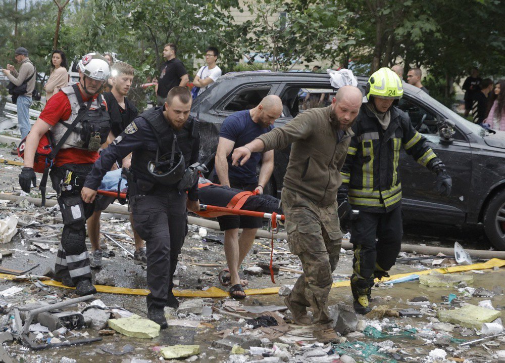  Rescue operation at the site of the shelling in Kyiv, 6 July 2026