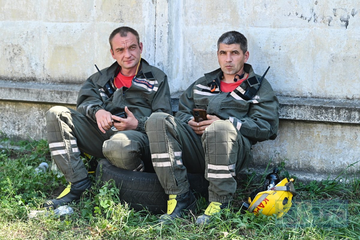 At the site of the strike on a five-story building in the Darnytskyy district of Kyiv.