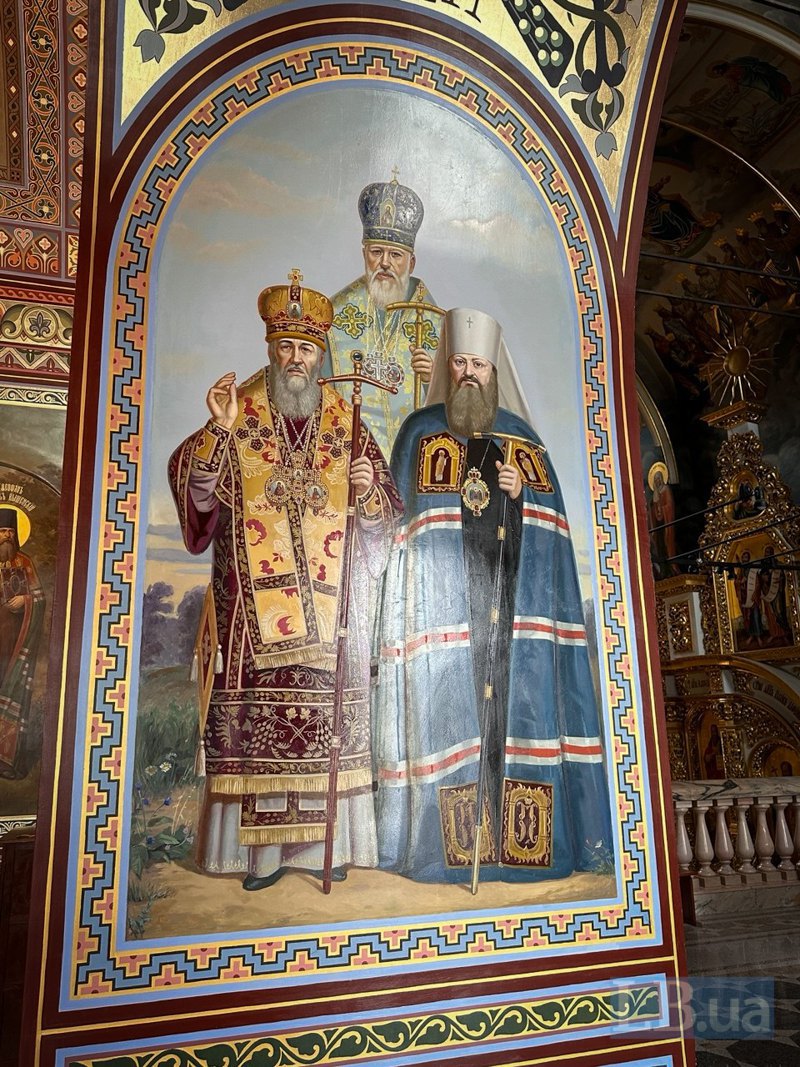 A fresco depicting Pavlo (Lebid), with Metropolitans Volodymyr (Sabodan) and Onufriy (Berezovskyy)